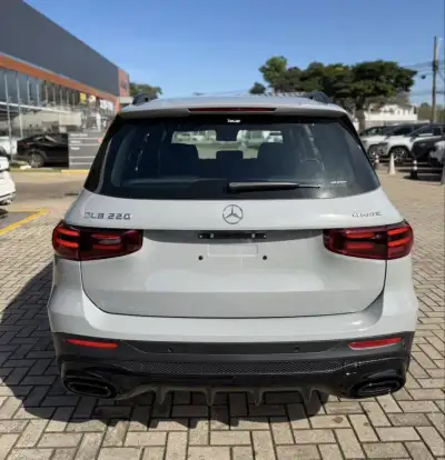 MERCEDES-BENZ-GLB 220-2026