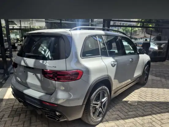 MERCEDES-BENZ-GLB 220-2.0 MHEV NIGHT EDITION 4MATIC 8G-DCT MERCEDES-BENZ-GLB 220-2026