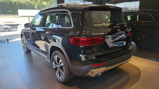 MERCEDES-BENZ-GLB 220-2026
