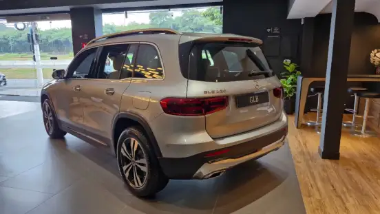 MERCEDES-BENZ-GLB 220-2026