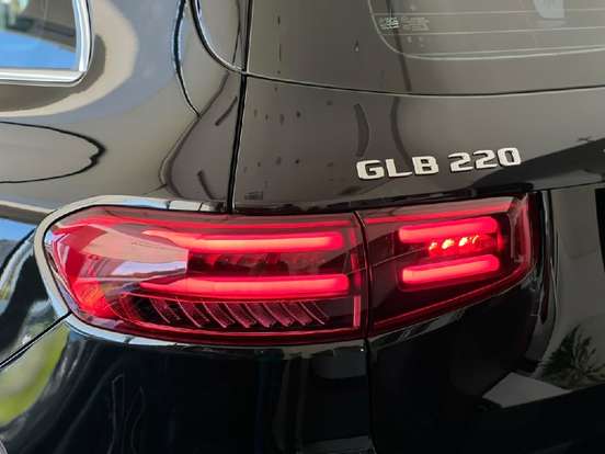 MERCEDES-BENZ-GLB 220-2024