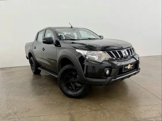 MITSUBISHI L200 TRITON 2.4 16V TURBO DIESEL OUTDOOR HPE CD 4X4 AUTOMÁTICO