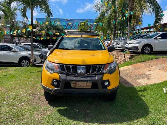 MITSUBISHI L200 TRITON 2.4 16V TURBO DIESEL SAVANA GLS CD 4X4 AUTOMÁTICO