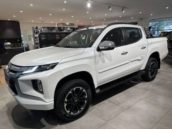 MITSUBISHI L200 TRITON 2.4 16V TURBO DIESEL SPORT HPE CD 4P 4X4 AUTOMÁTICO
