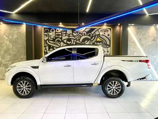MITSUBISHI-L200 TRITON-2.4 16V TURBO DIESEL SPORT HPE-S CD 4P 4X4 AUTOMÁTICO MITSUBISHI-L200 TRITON-2020