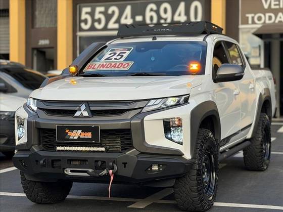 MITSUBISHI L200 TRITON 2.4 16V TURBO DIESEL SPORT SAVANA CD 4P 4X4 AUTOMÁTICO
