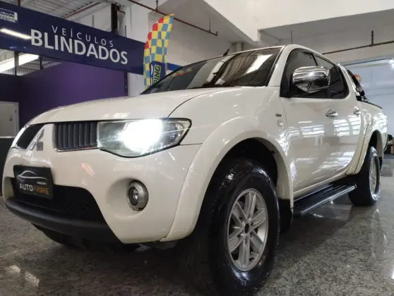 MITSUBISHI L200 TRITON 3.5 4X4 CD V6 24V GASOLINA 4P AUTOMÁTICO
