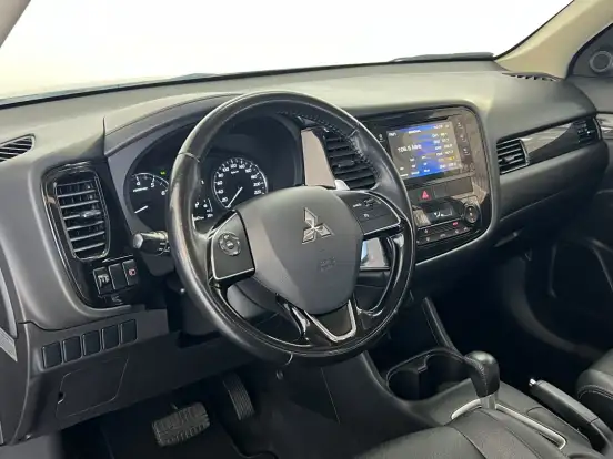 MITSUBISHI-OUTLANDER-2015