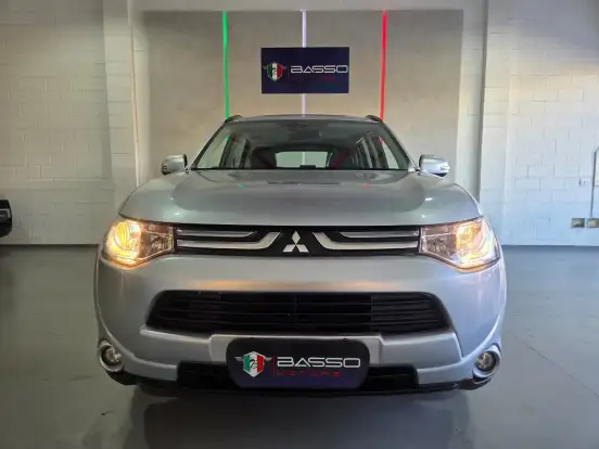 MITSUBISHI-OUTLANDER-2014