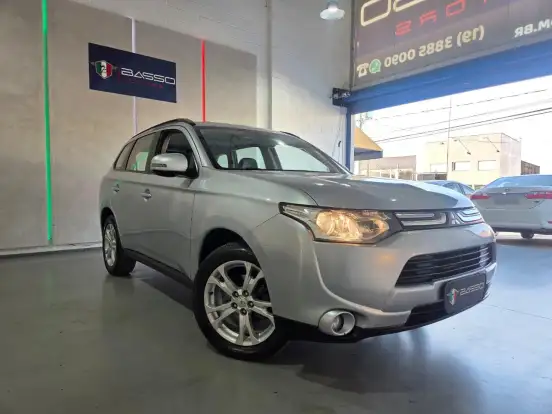 MITSUBISHI-OUTLANDER-2014