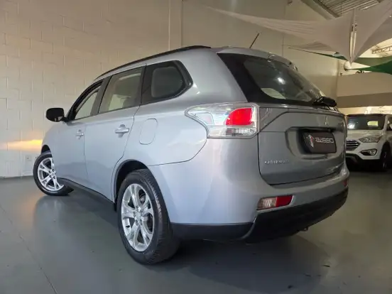 MITSUBISHI-OUTLANDER-2014