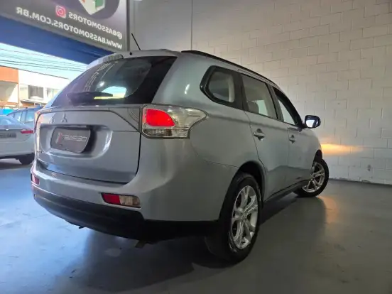 MITSUBISHI-OUTLANDER-2.0 16V GASOLINA 4P AUTOMÁTICO MITSUBISHI-OUTLANDER-2014