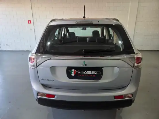 MITSUBISHI-OUTLANDER-2.0 16V GASOLINA 4P AUTOMÁTICO MITSUBISHI-OUTLANDER-2014