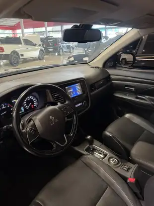 MITSUBISHI-OUTLANDER-2016