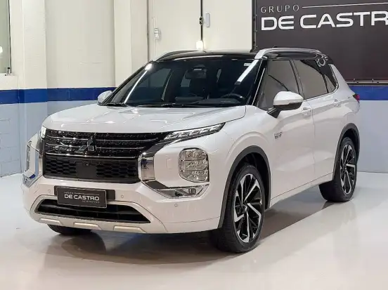 MITSUBISHI-OUTLANDER-2025