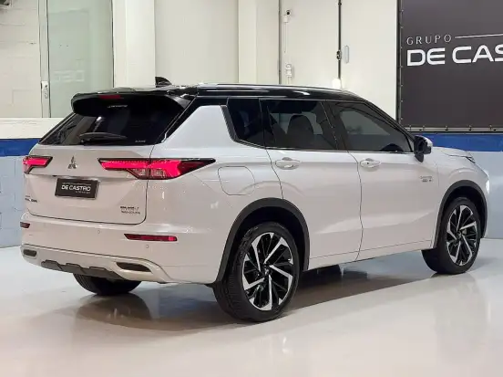 MITSUBISHI-OUTLANDER-2.4 PHEV SIGNATURE S-AWC DHT MITSUBISHI-OUTLANDER-2025