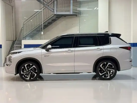 MITSUBISHI-OUTLANDER-2.4 PHEV SIGNATURE S-AWC DHT MITSUBISHI-OUTLANDER-2025