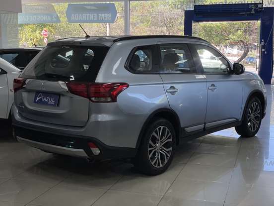 MITSUBISHI-OUTLANDER-2015