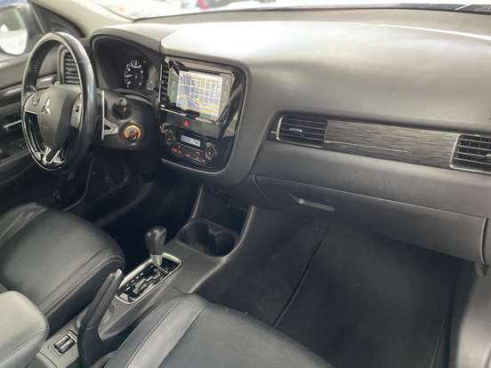 MITSUBISHI-OUTLANDER-2015