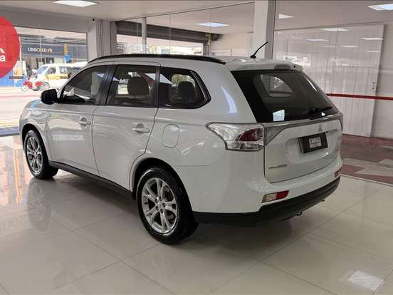 MITSUBISHI-OUTLANDER-2.0 16V GASOLINA 4P AUTOMÁTICO MITSUBISHI-OUTLANDER-2014