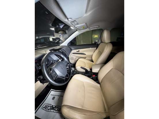 MITSUBISHI-OUTLANDER-2020