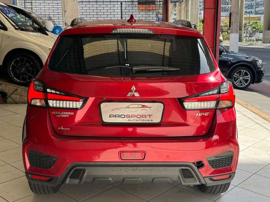 MITSUBISHI-OUTLANDER-2021