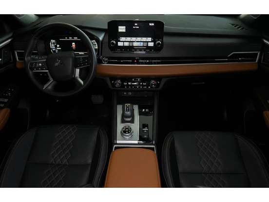 MITSUBISHI-OUTLANDER-2025