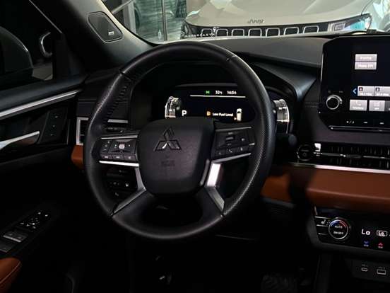 MITSUBISHI-OUTLANDER-2025