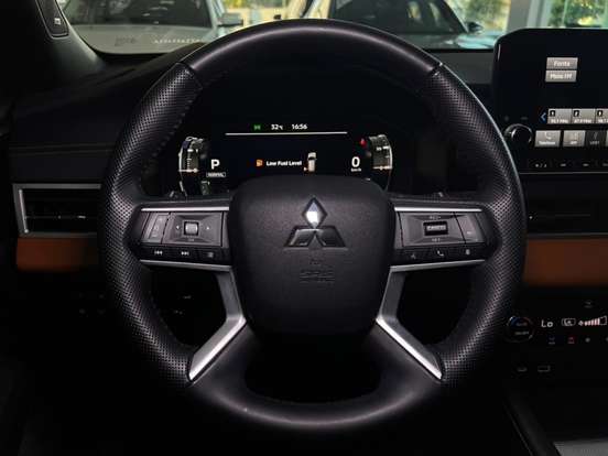 MITSUBISHI-OUTLANDER-2.4 PHEV SIGNATURE S-AWC DHT MITSUBISHI-OUTLANDER-2025