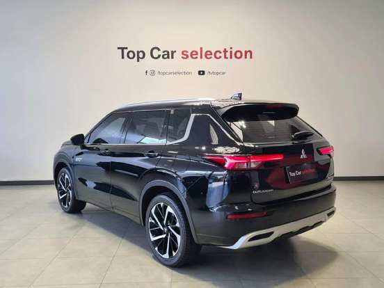 MITSUBISHI-OUTLANDER-2025