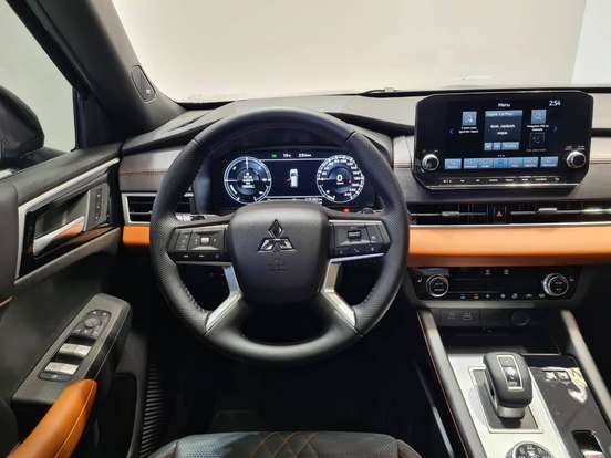 MITSUBISHI-OUTLANDER-2.4 PHEV SIGNATURE S-AWC DHT MITSUBISHI-OUTLANDER-2025