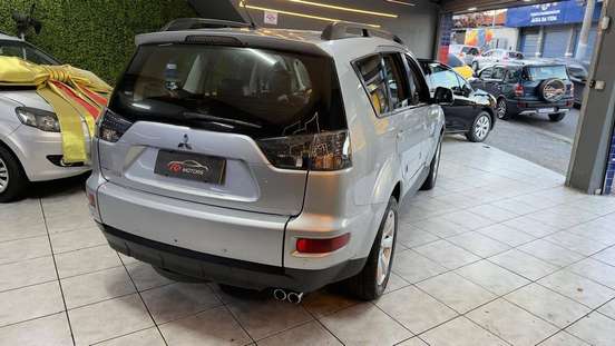 MITSUBISHI-OUTLANDER-2011