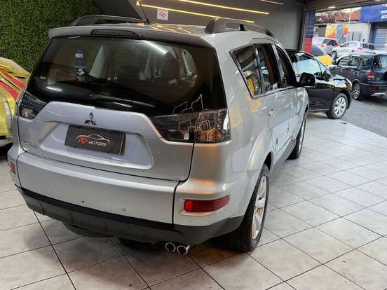 MITSUBISHI-OUTLANDER-3.0 GT 4X4 V6 24V GASOLINA 4P AUTOMÁTICO MITSUBISHI-OUTLANDER-2011
