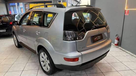 MITSUBISHI-OUTLANDER-2011