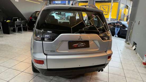 MITSUBISHI-OUTLANDER-2011