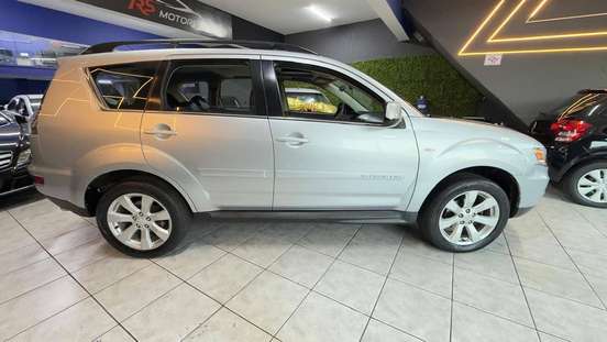 MITSUBISHI-OUTLANDER-2011