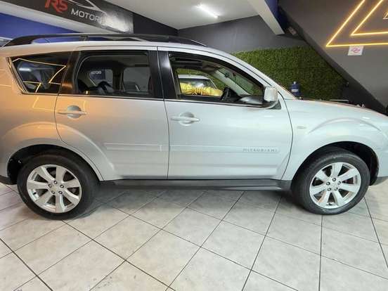 MITSUBISHI-OUTLANDER-3.0 GT 4X4 V6 24V GASOLINA 4P AUTOMÁTICO MITSUBISHI-OUTLANDER-2011