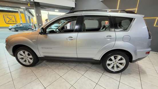 MITSUBISHI-OUTLANDER-2011