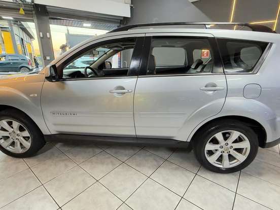 MITSUBISHI-OUTLANDER-3.0 GT 4X4 V6 24V GASOLINA 4P AUTOMÁTICO MITSUBISHI-OUTLANDER-2011
