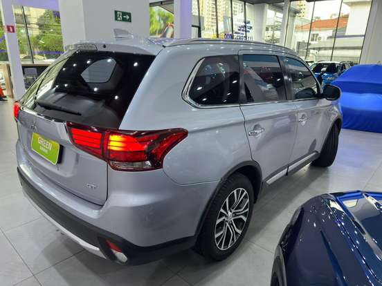 MITSUBISHI-OUTLANDER-3.0 GT 4X4 V6 24V GASOLINA 4P AUTOMÁTICO MITSUBISHI-OUTLANDER-2017