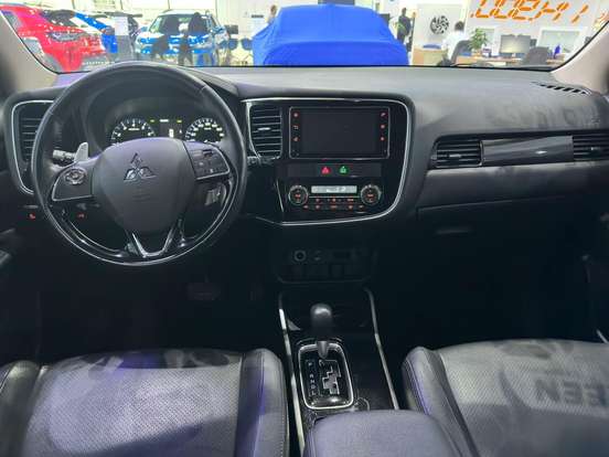 MITSUBISHI-OUTLANDER-2017