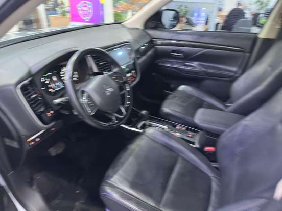 MITSUBISHI-OUTLANDER-3.0 GT 4X4 V6 24V GASOLINA 4P AUTOMÁTICO MITSUBISHI-OUTLANDER-2017