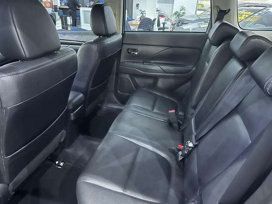 MITSUBISHI-OUTLANDER-3.0 GT 4X4 V6 24V GASOLINA 4P AUTOMÁTICO MITSUBISHI-OUTLANDER-2017