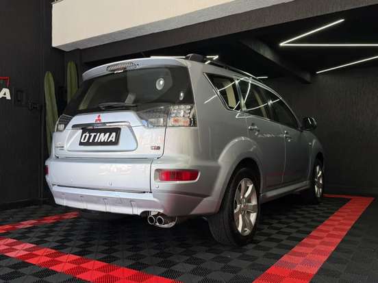 MITSUBISHI-OUTLANDER-2013