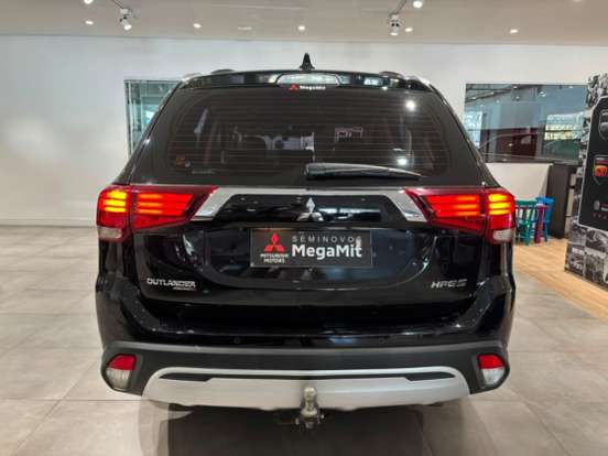 MITSUBISHI-OUTLANDER-2018