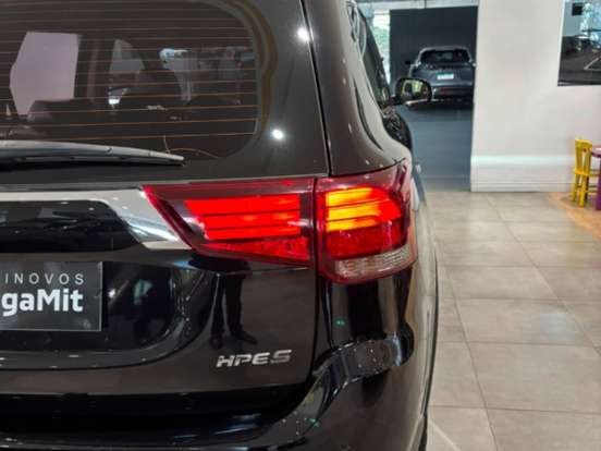 MITSUBISHI-OUTLANDER-3.0 MIVEC V6 GASOLINA HPE-S AWD AUTOMÁTICO MITSUBISHI-OUTLANDER-2018