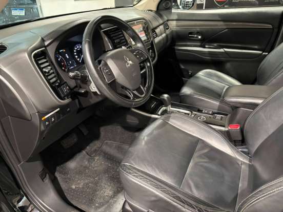 MITSUBISHI-OUTLANDER-3.0 MIVEC V6 GASOLINA HPE-S AWD AUTOMÁTICO MITSUBISHI-OUTLANDER-2018