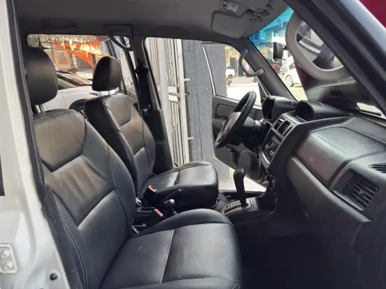 MITSUBISHI-PAJERO TR4-2.0 4X4 16V 140CV FLEX 4P AUTOMÁTICO MITSUBISHI-PAJERO TR4-2011