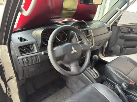 MITSUBISHI-PAJERO TR4-2011