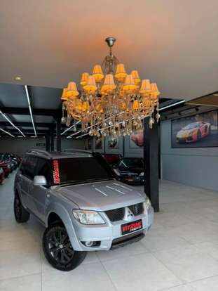 MITSUBISHI-PAJERO TR4-2.0 4X4 16V 140CV FLEX 4P AUTOMÁTICO MITSUBISHI-PAJERO TR4-2011